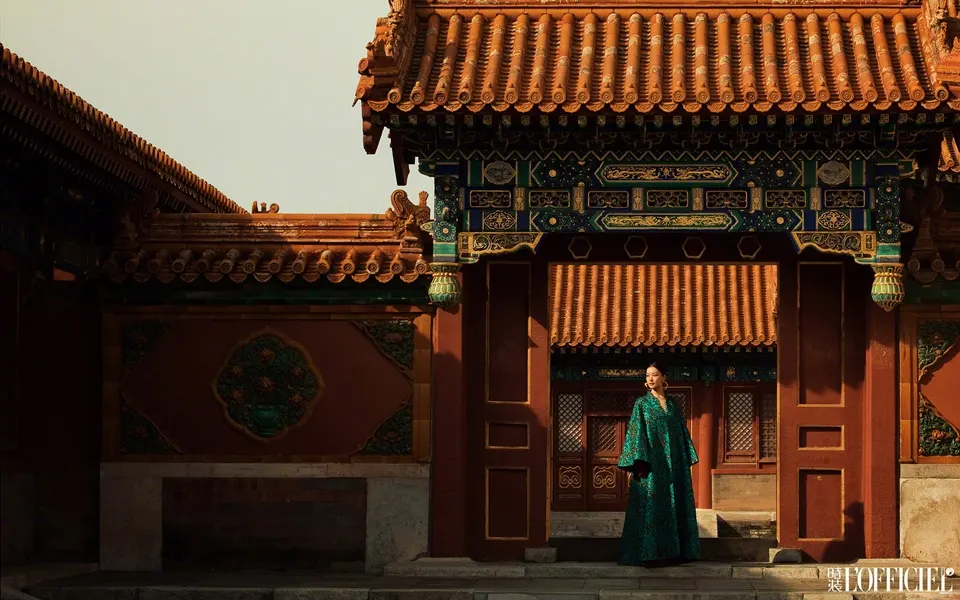 Du juan @ L’OFFICIEL China October 2025