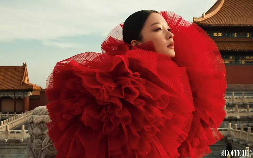 Du juan @ L’OFFICIEL China October 2025