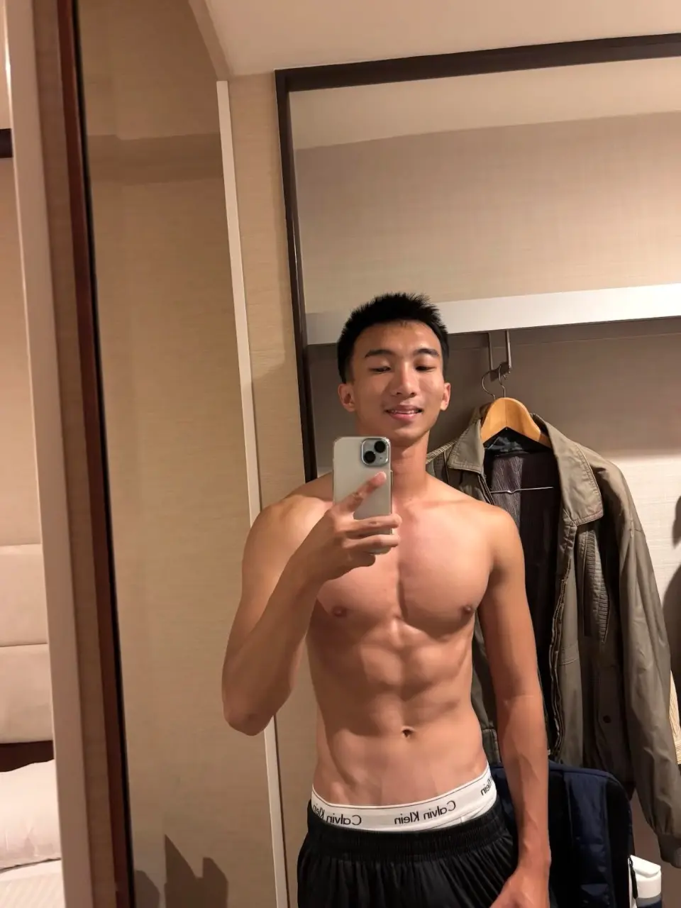 ถอดโชว์เรือนร่าง 2954