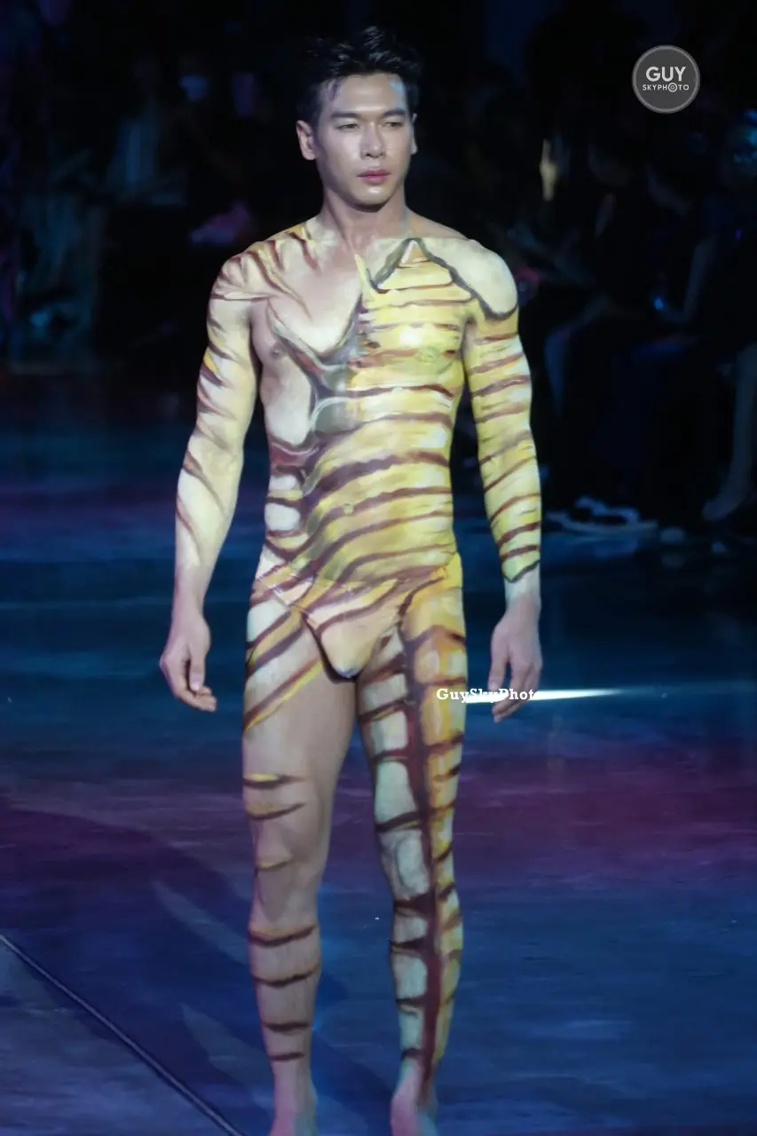 เพ้นท์ร่างชายหล่อ