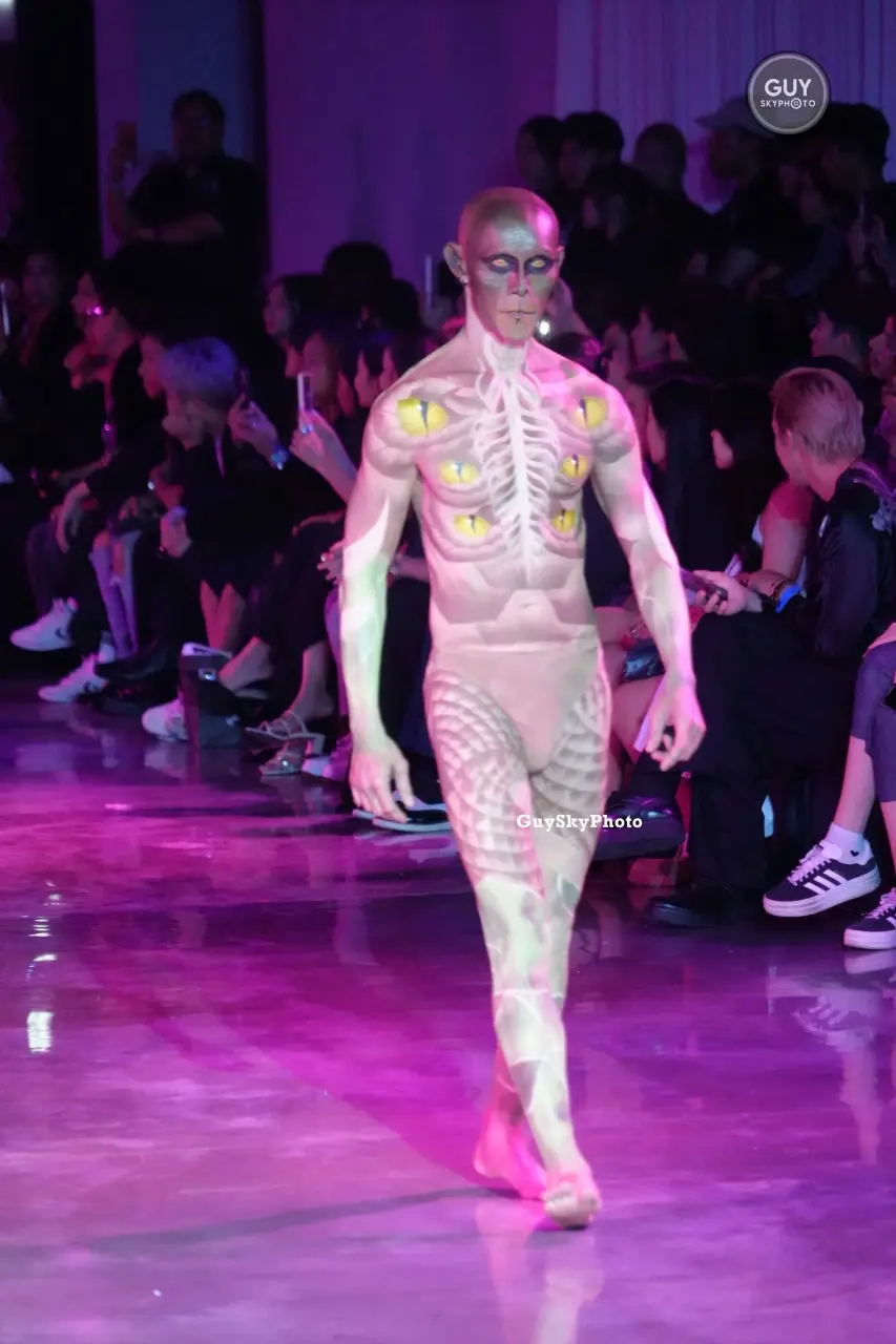 เพ้นท์ร่างชายหล่อ