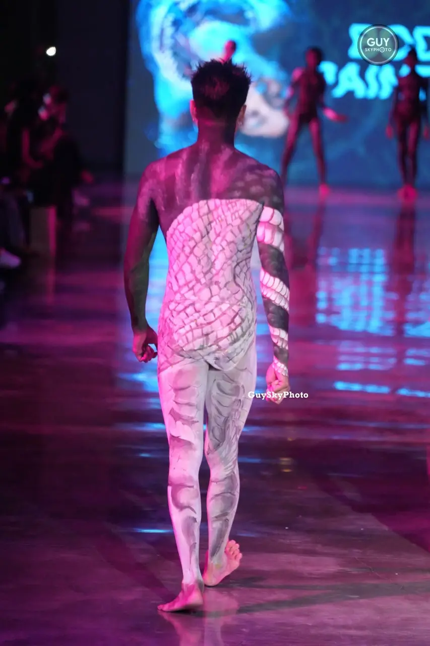 เพ้นท์ร่างชายหล่อ