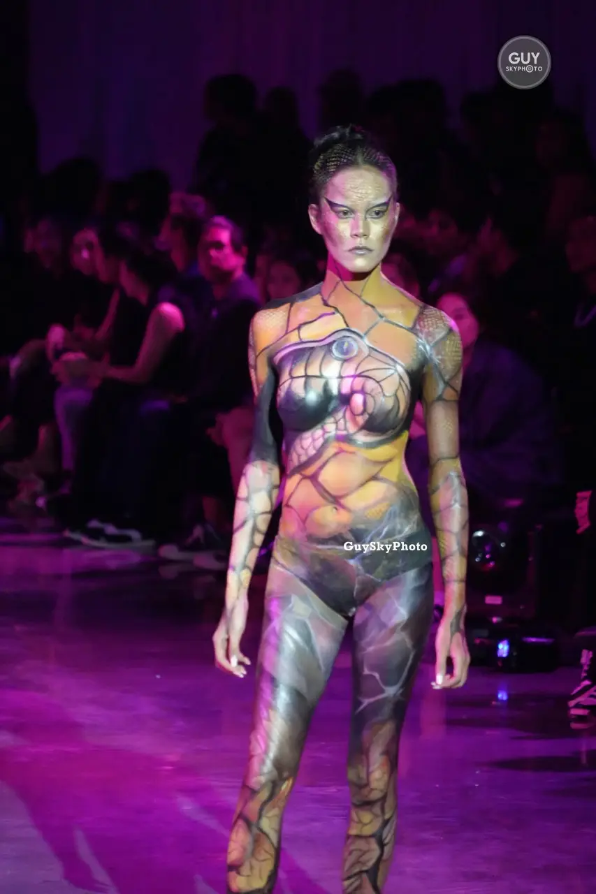 เพ้นท์ร่างชายหล่อ