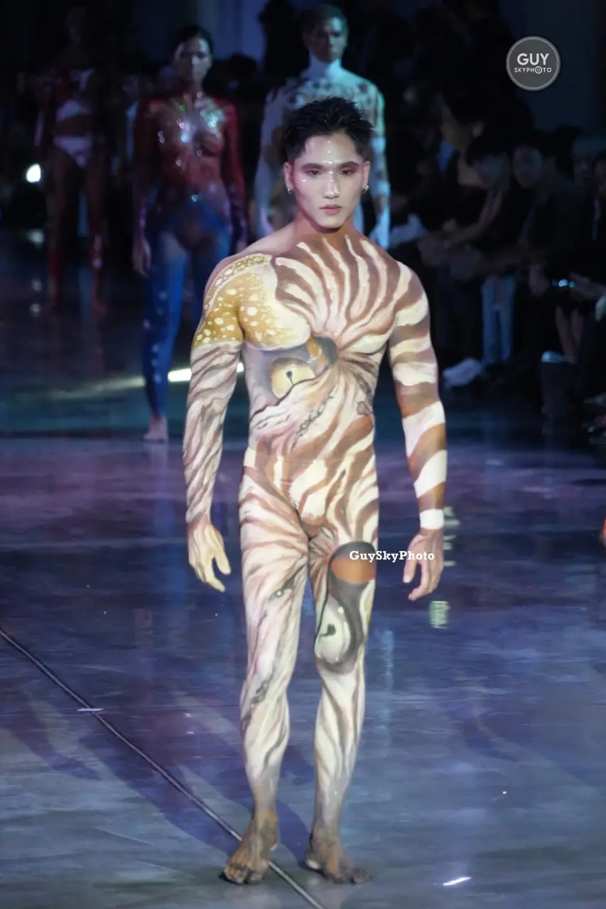 เพ้นท์ร่างชายหล่อ