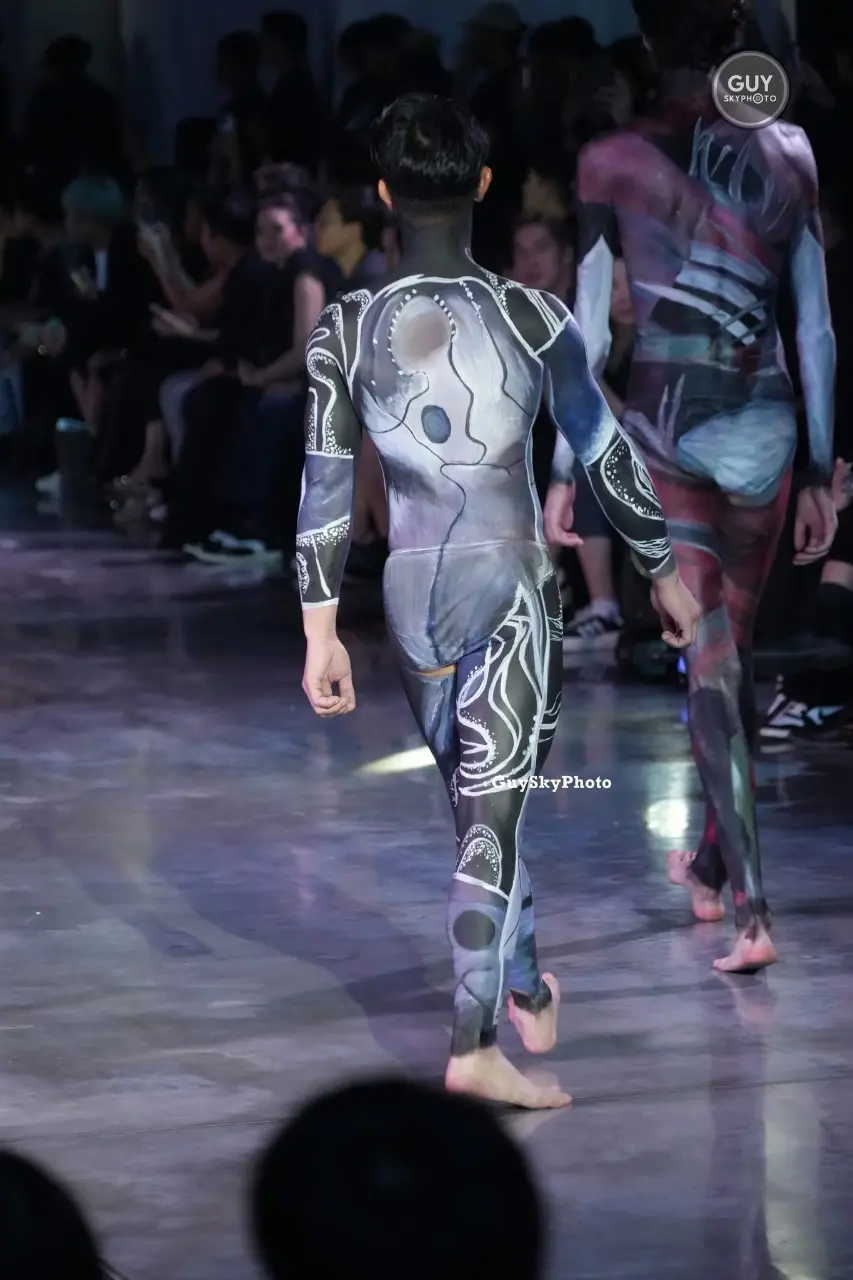 เพ้นท์ร่างชายหล่อ