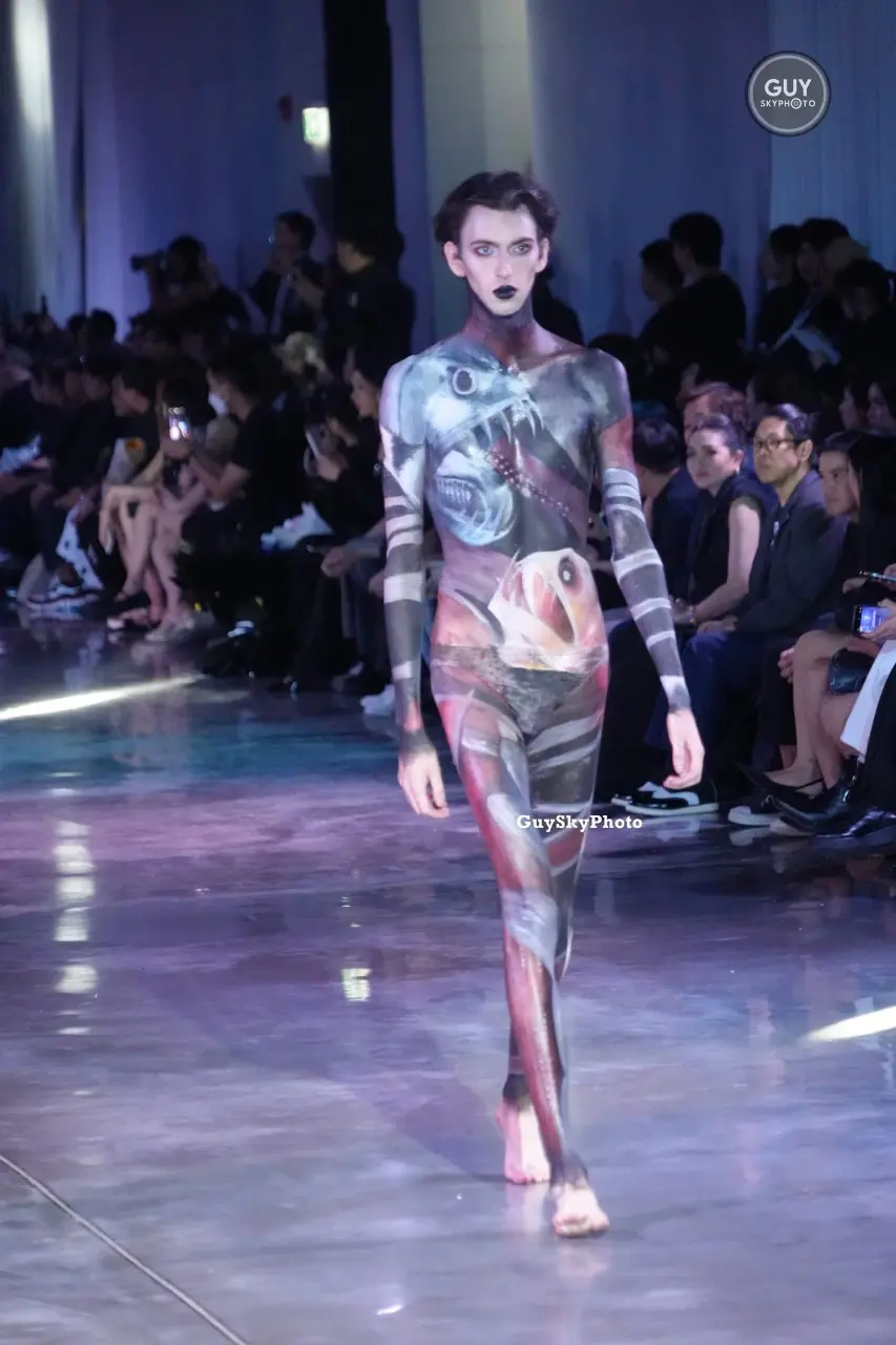 เพ้นท์ร่างชายหล่อ