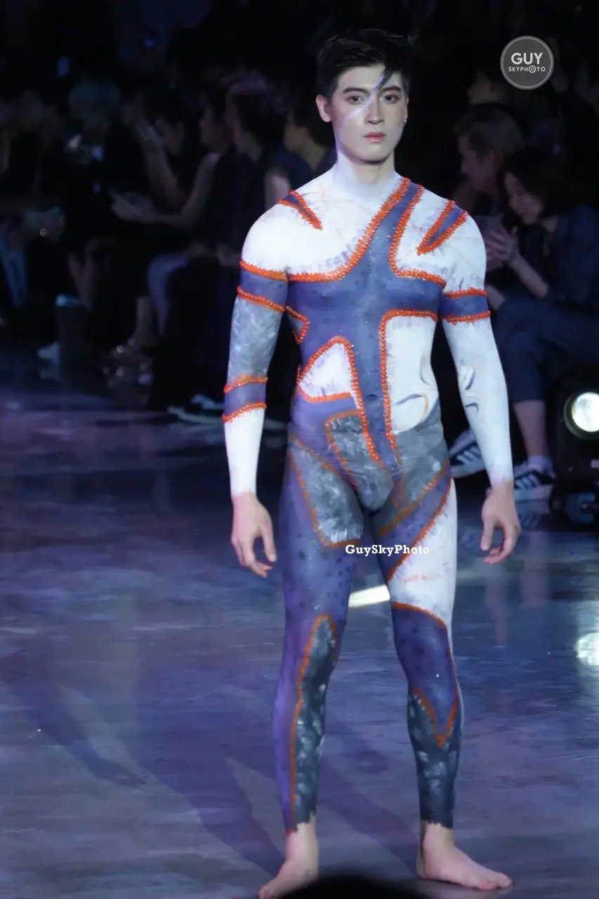 เพ้นท์ร่างชายหล่อ