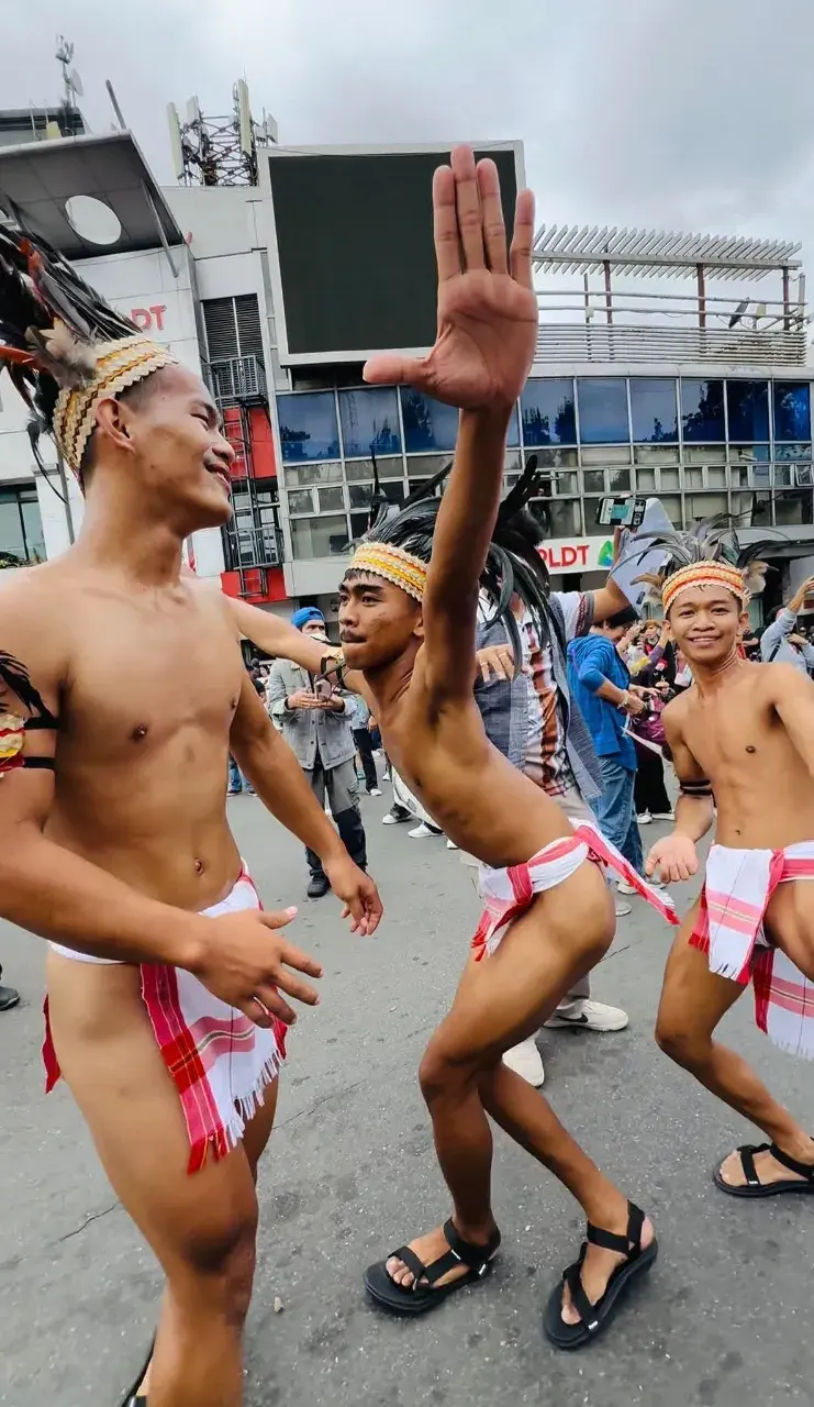 หนุ่ม..อิฟูเกา