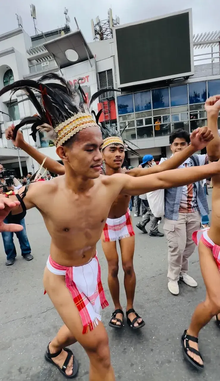 หนุ่ม..อิฟูเกา