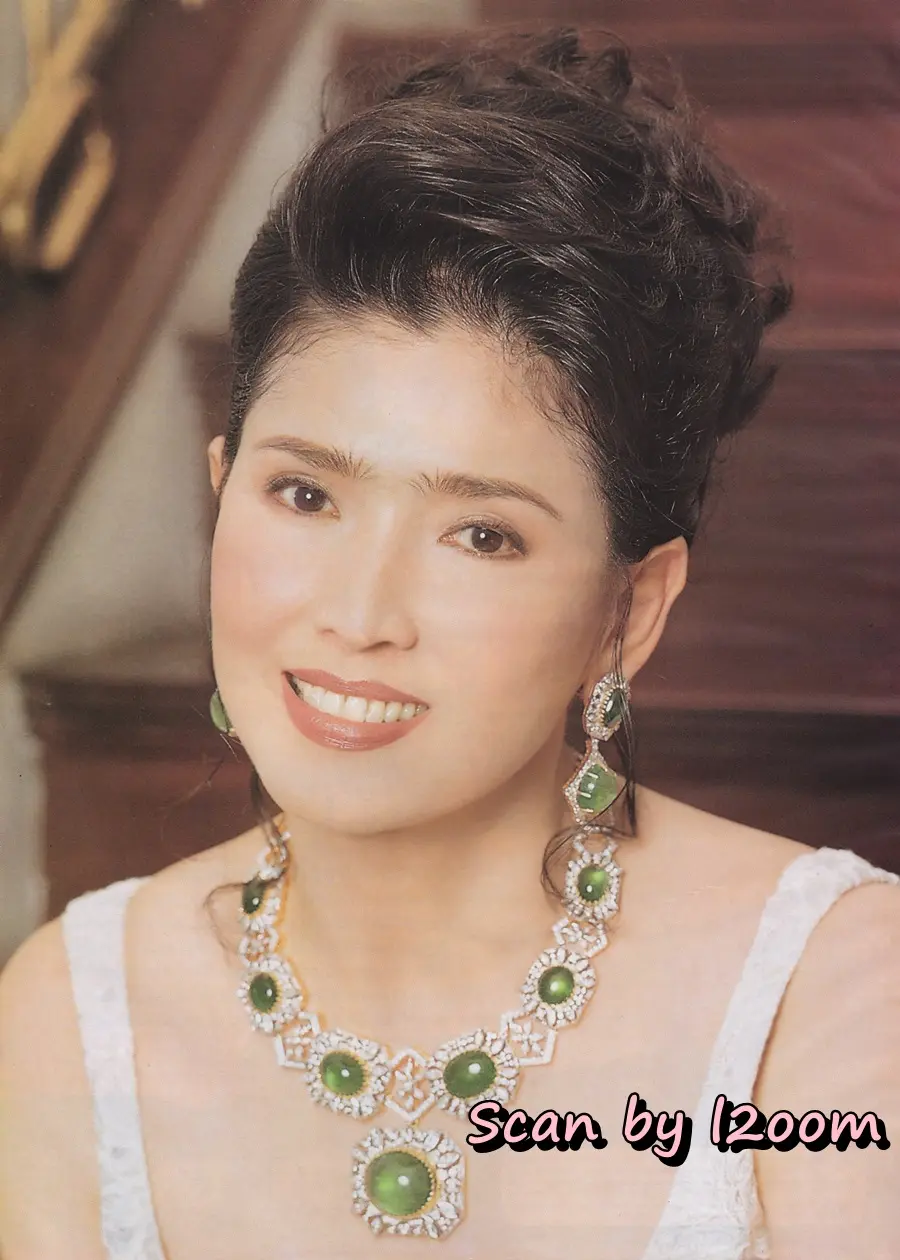 (วันวาน) อาภัสรา หงสกุล @ นิตยสาร คุณหญิง ปีที่ 5 ฉบับที่ 117 ปักษ์หลัง มีนาคม 2543