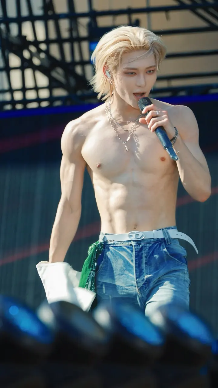 ถอดโชว์เรือนร่าง 2955