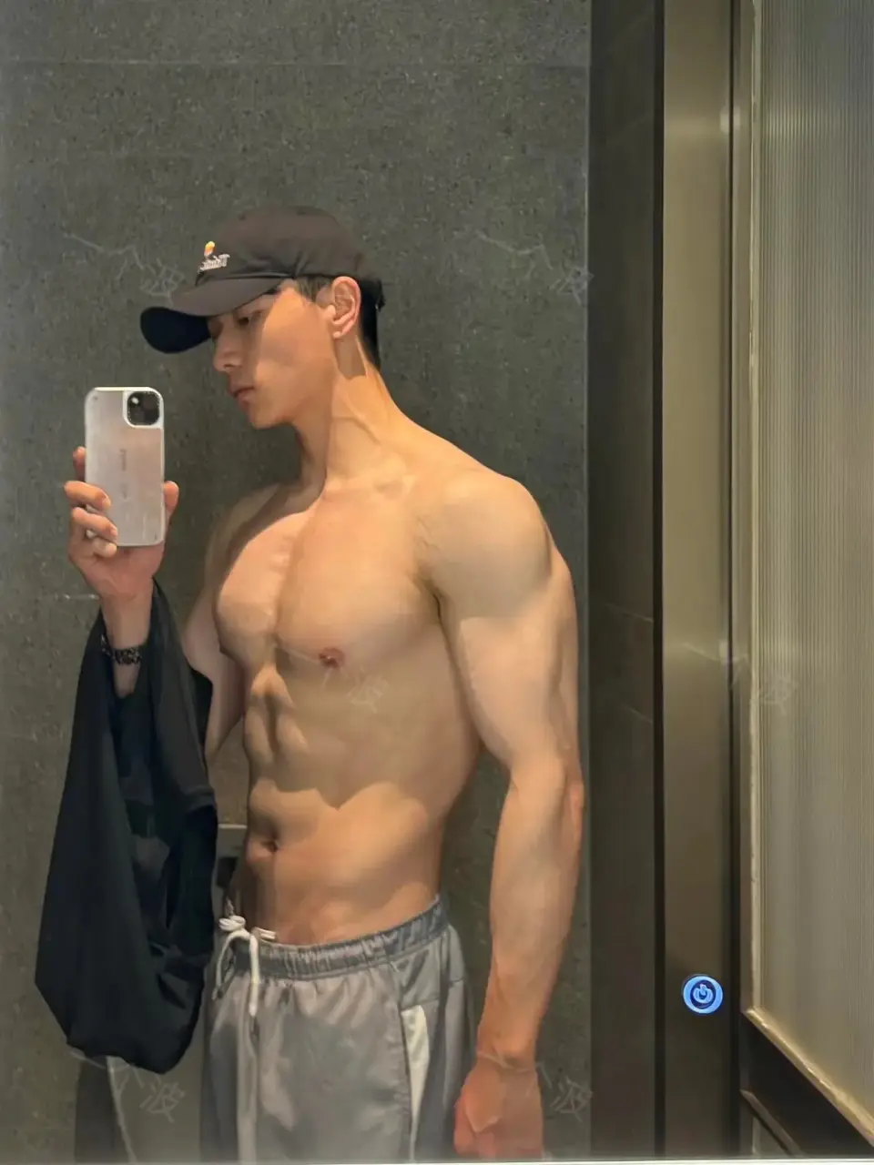 ถอดโชว์เรือนร่าง 2956