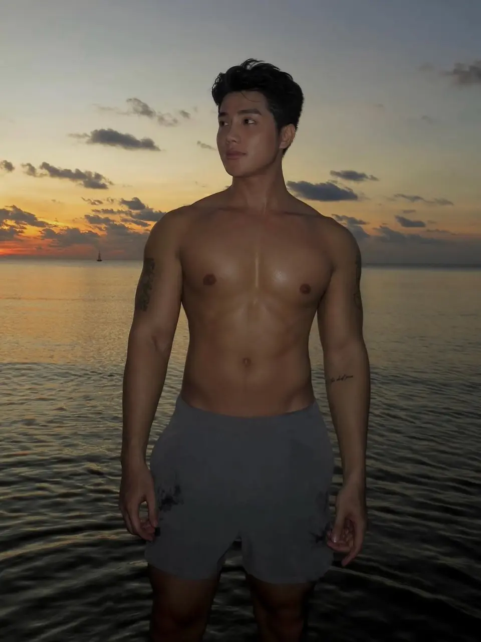 ถอดโชว์เรือนร่าง 2956