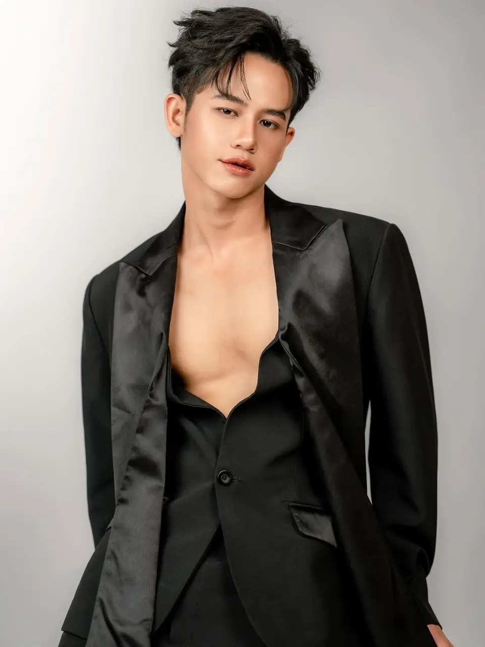 Model and Lifestyle Influencer : FLOOKKER