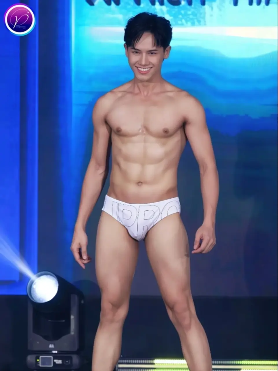 Model and Lifestyle Influencer : FLOOKKER