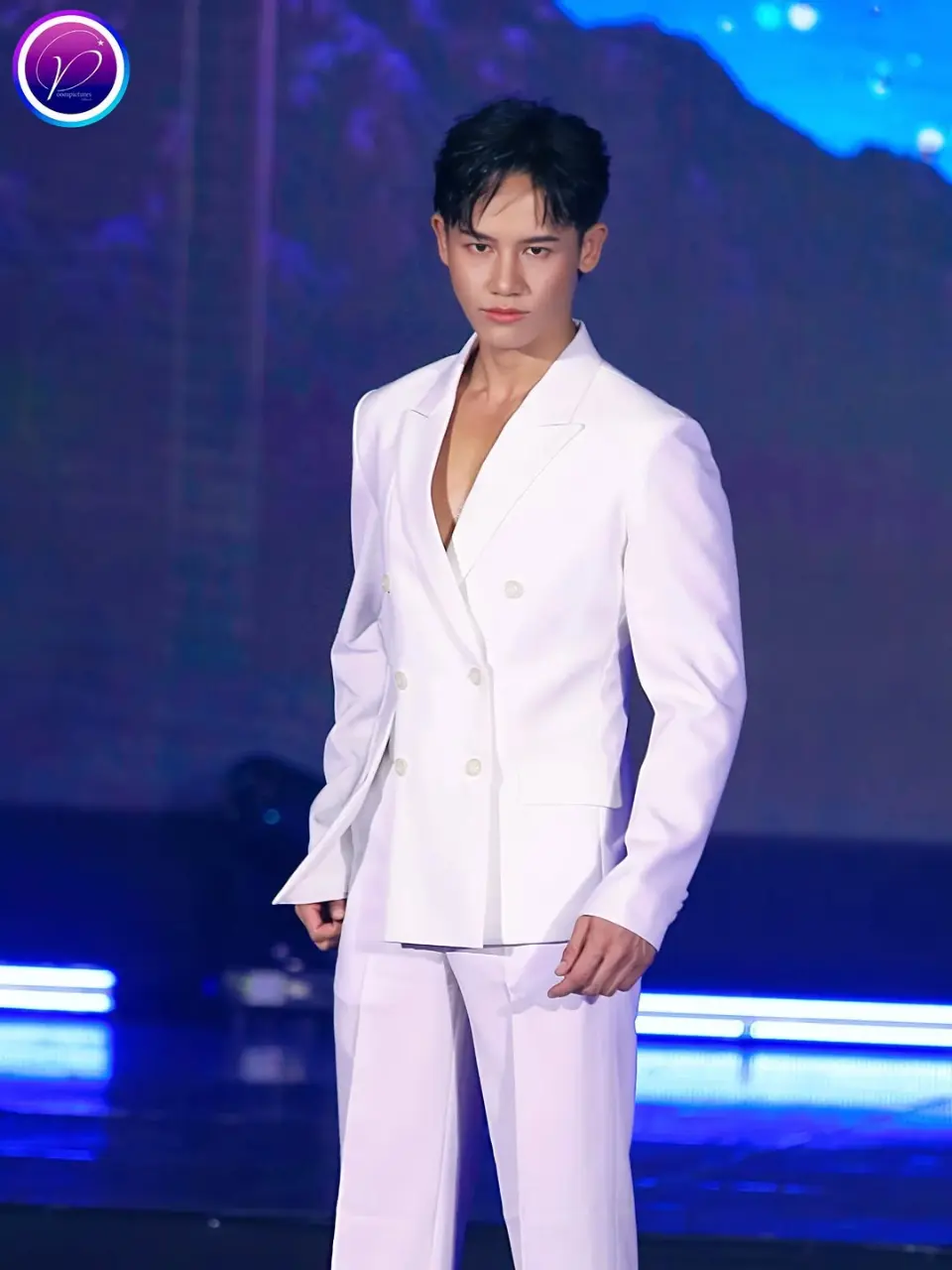 Model and Lifestyle Influencer : FLOOKKER