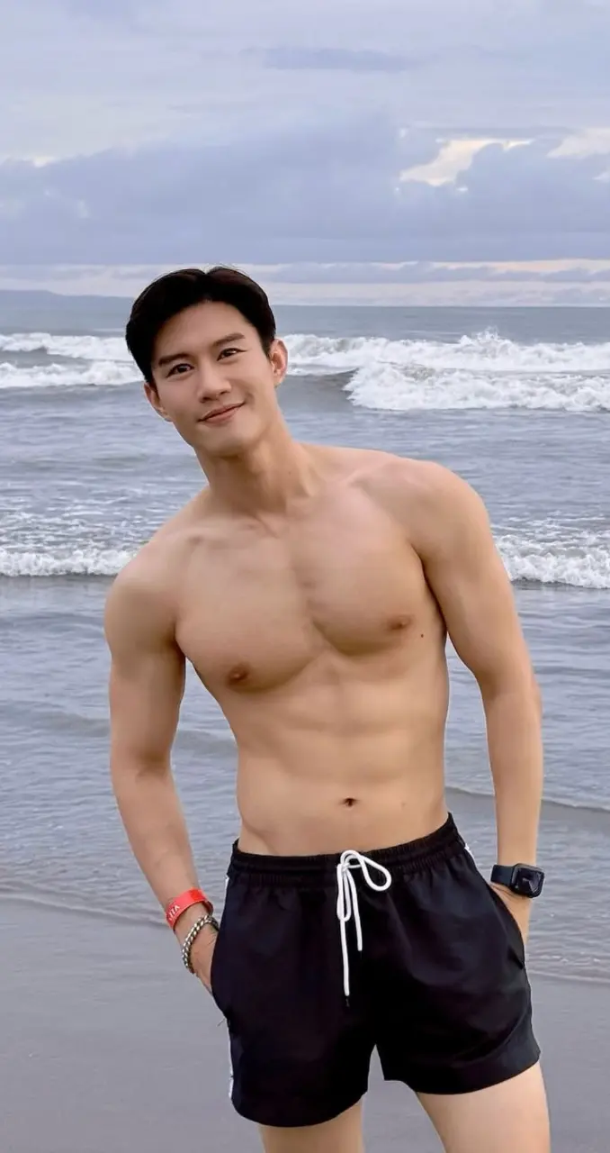 Model and Influencer : Johnson Lau