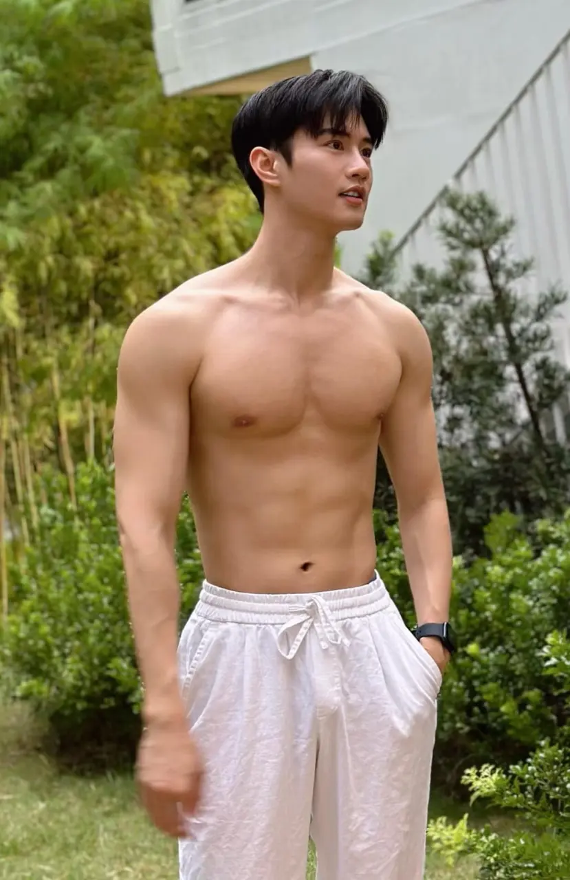 Model and Influencer : Johnson Lau