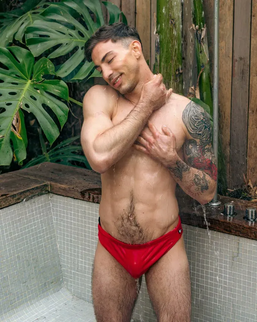 หนุ่ม..อาบน้ำ