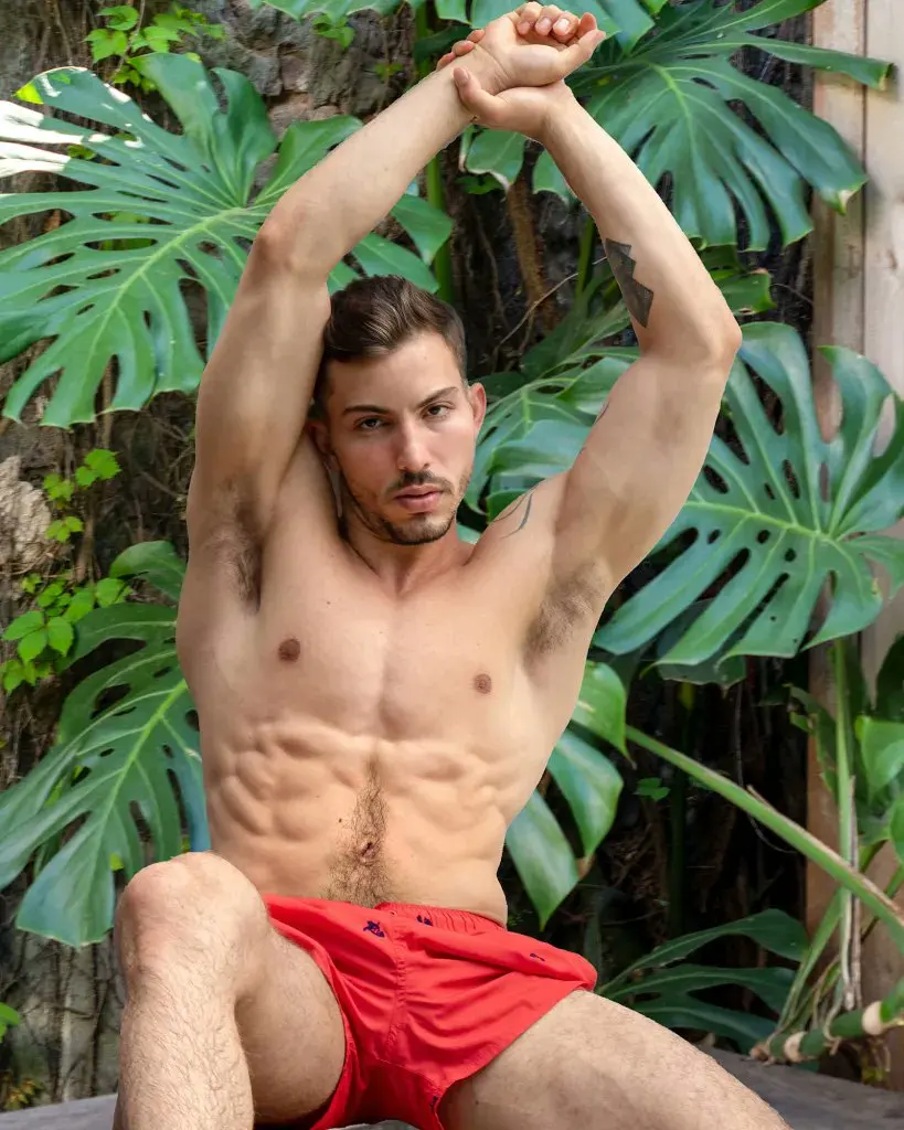 หนุ่ม..อาบน้ำ