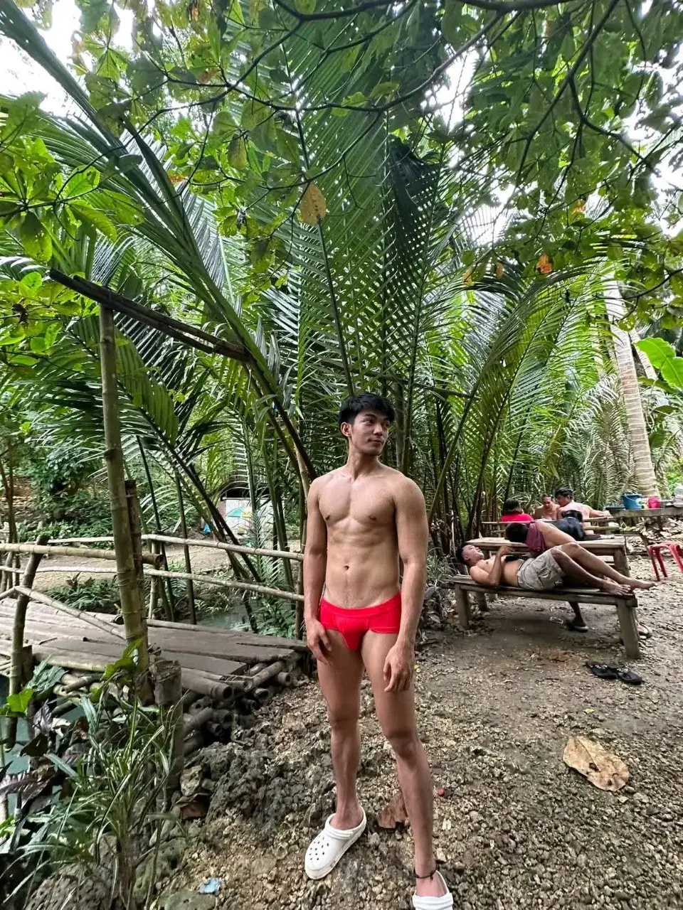 หนุ่มกกน.แดง