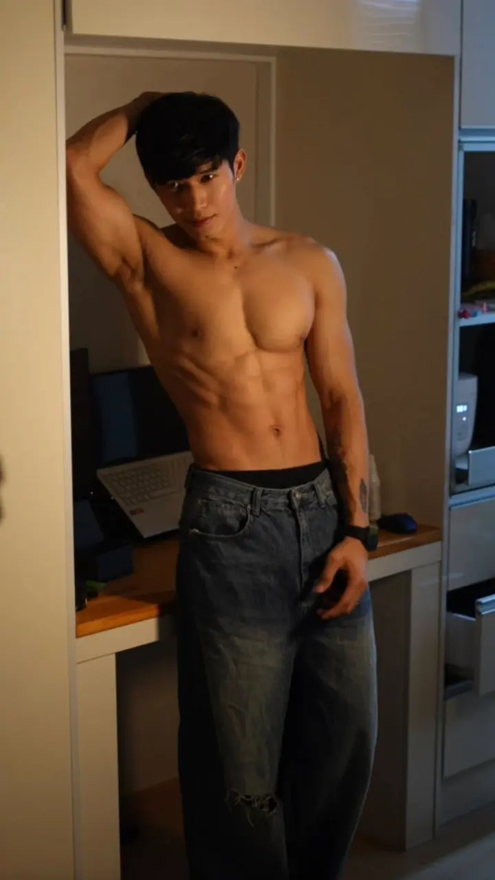 รูปหล่อเร้าอารมณ์ . 10