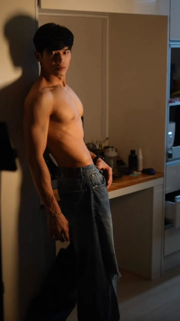 รูปหล่อเร้าอารมณ์ . 10