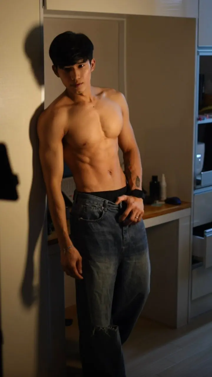 รูปหล่อเร้าอารมณ์ . 10