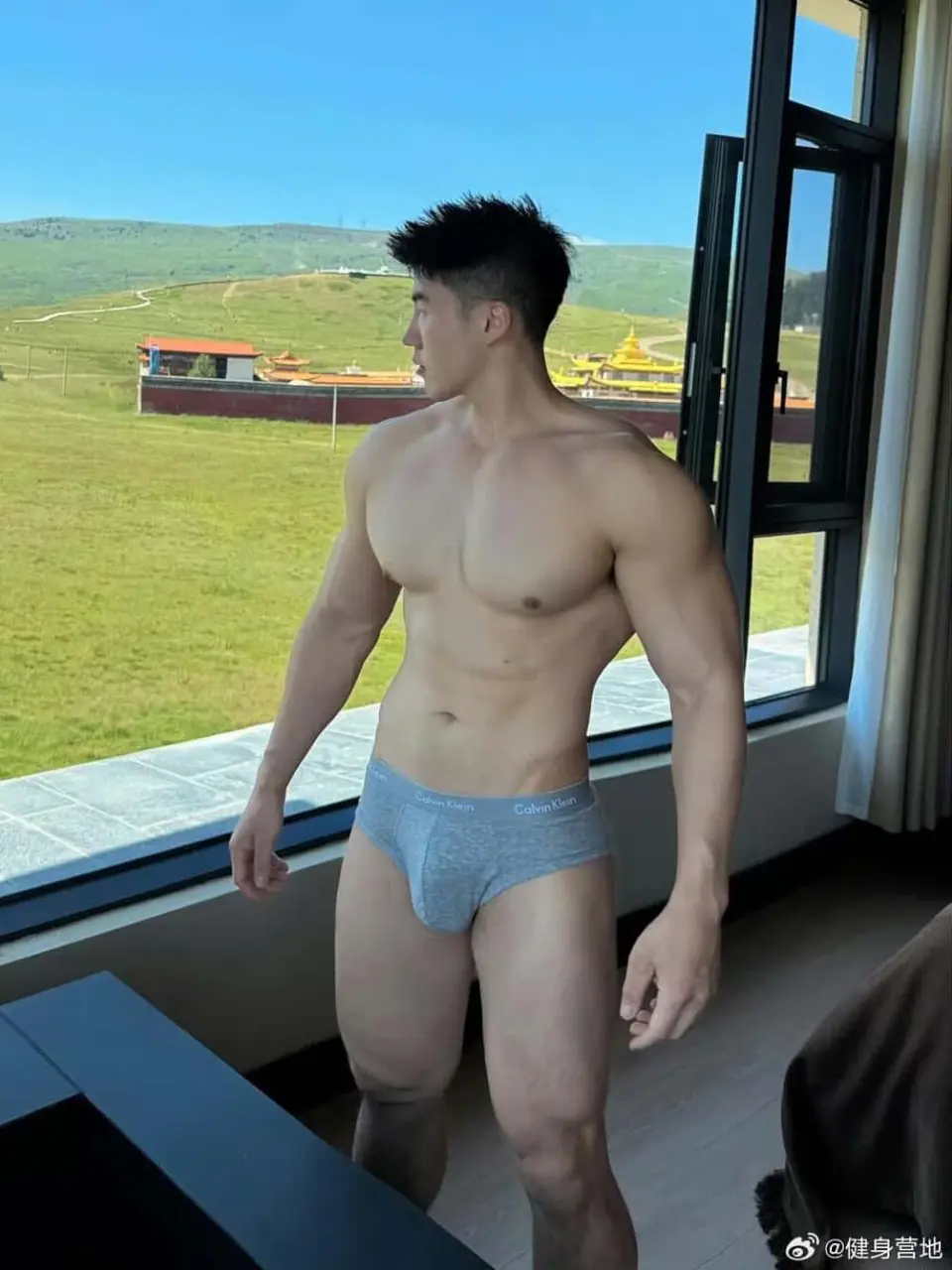 รูปหล่อเร้าอารมณ์ . 10