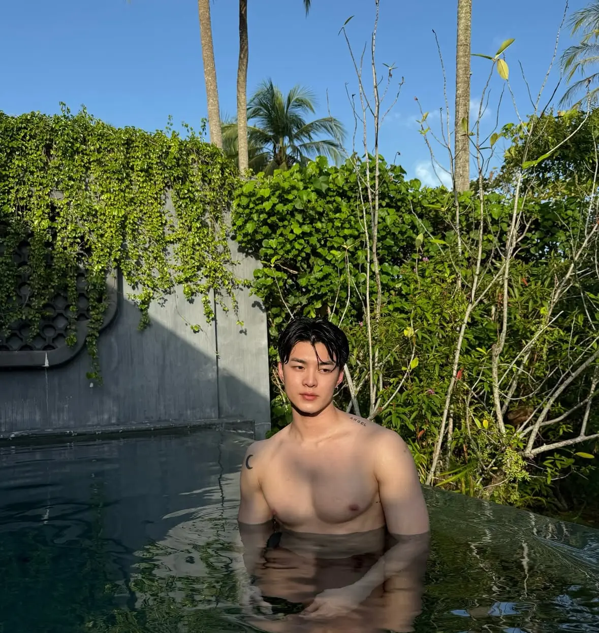 รูปหล่อเร้าอารมณ์ . 11