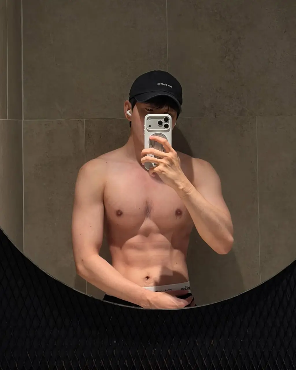 รูปหล่อเร้าอารมณ์ . 11