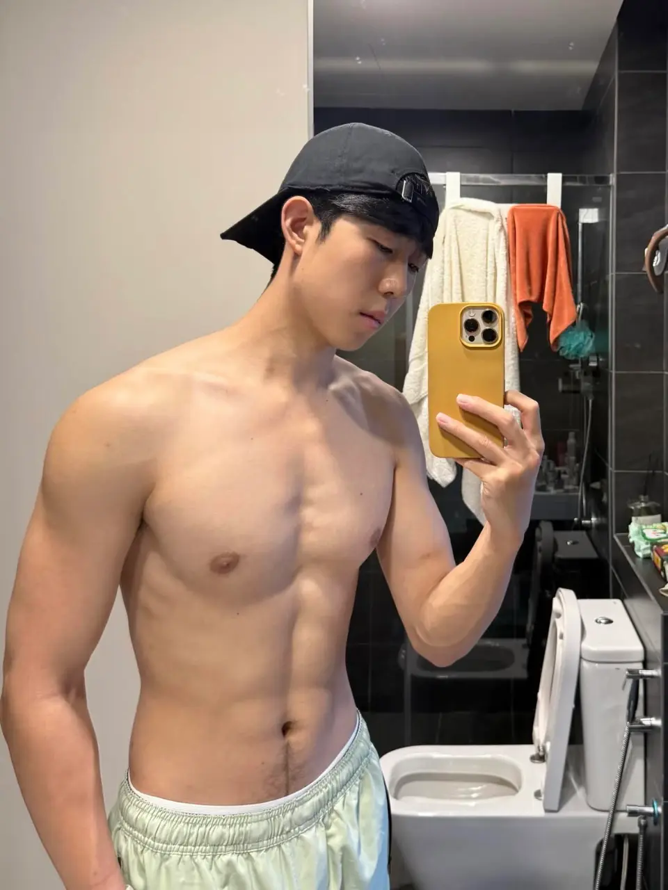 รูปหล่อเร้าอารมณ์ . 12