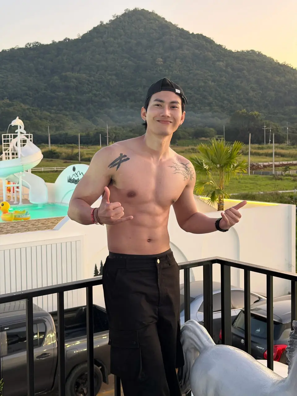 รูปหล่อเร้าอารมณ์ . 12