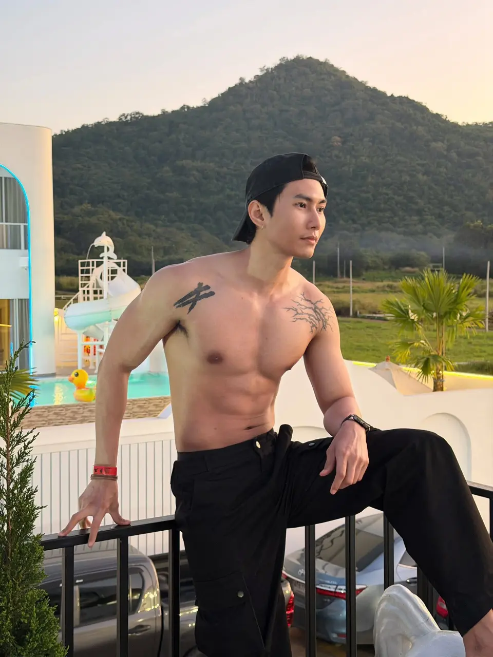 รูปหล่อเร้าอารมณ์ . 12