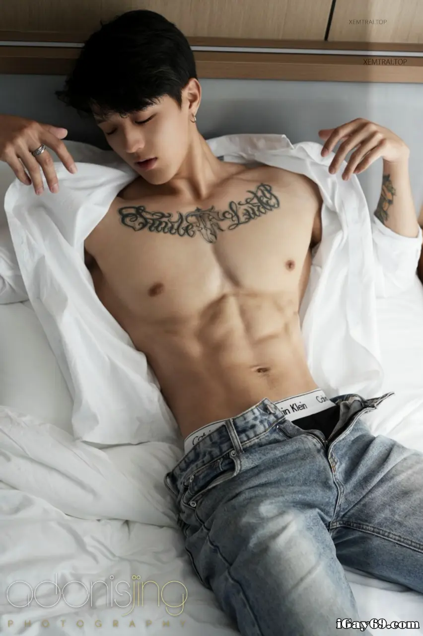 Photobook : ADONIS 02