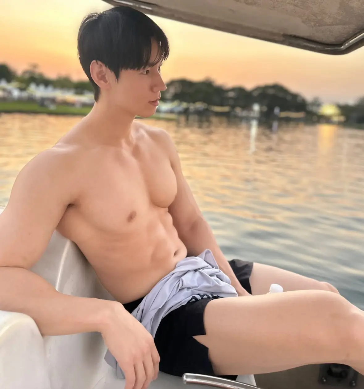 รูปหล่อเร้าอารมณ์ . 13