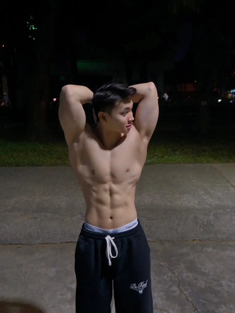 รูปหล่อเร้าอารมณ์ . 13