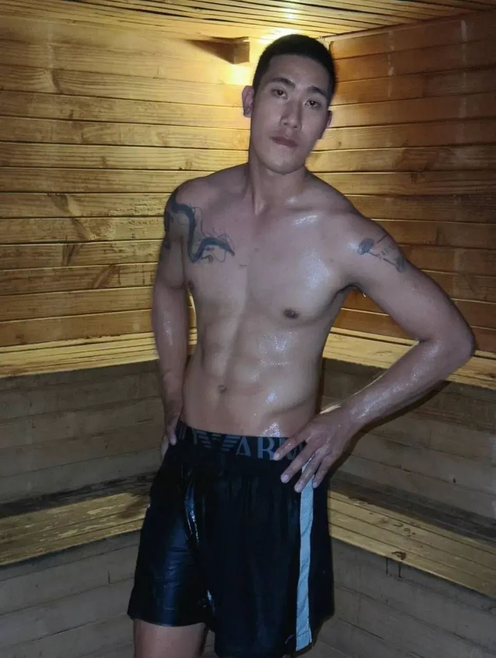 แตกทะลัก