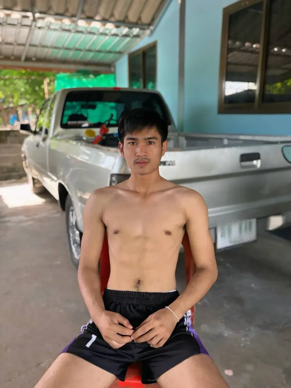 แตกทะลัก