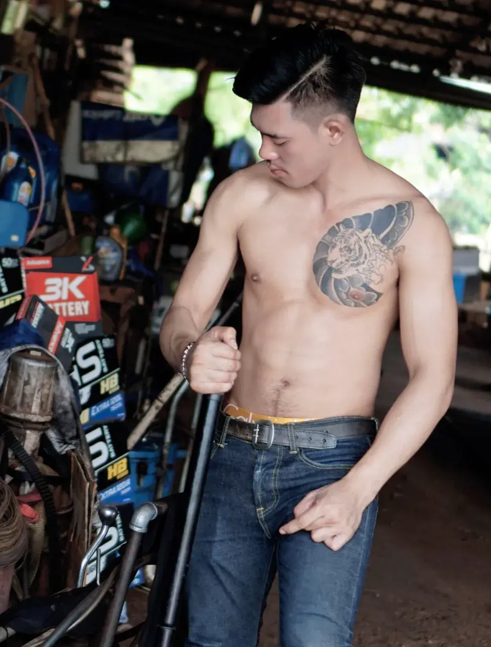 ABSOLUTE MEN ISSUE 05 - BOY