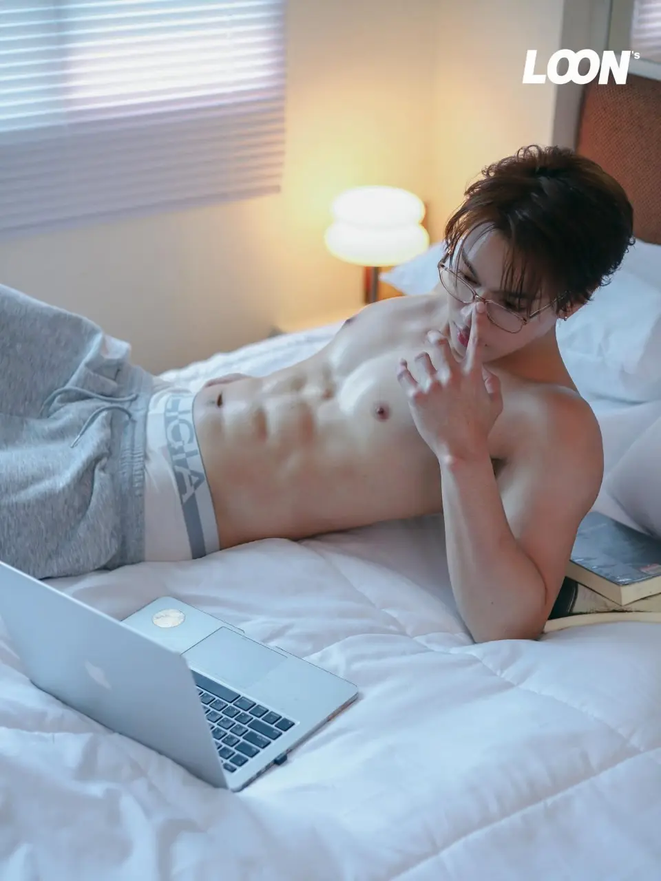 หนุ่มหล่อขึ้นปก 1198