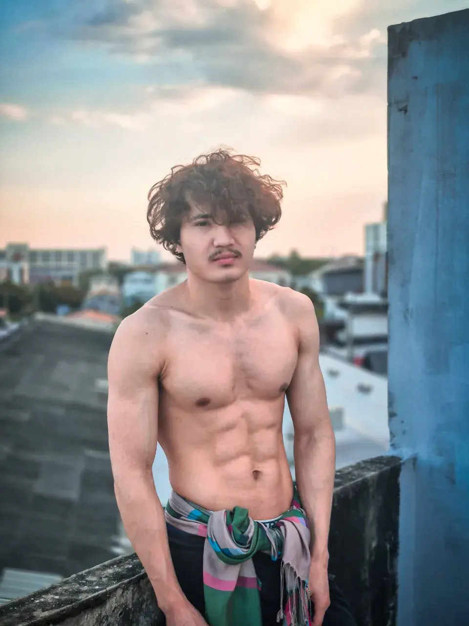 หนุ่มพม่า Saw Eh