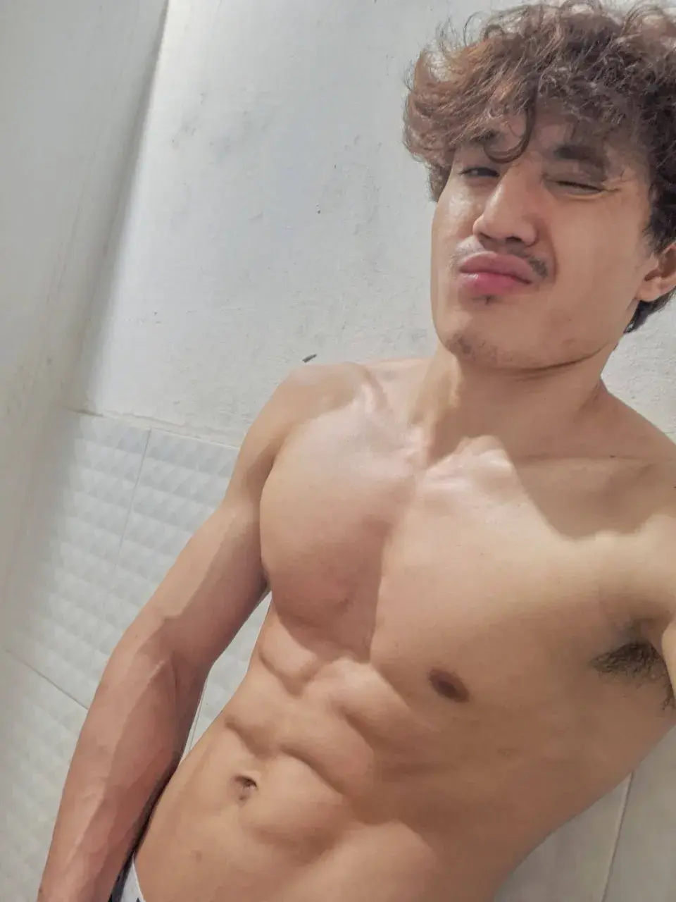 หนุ่มพม่า Saw Eh