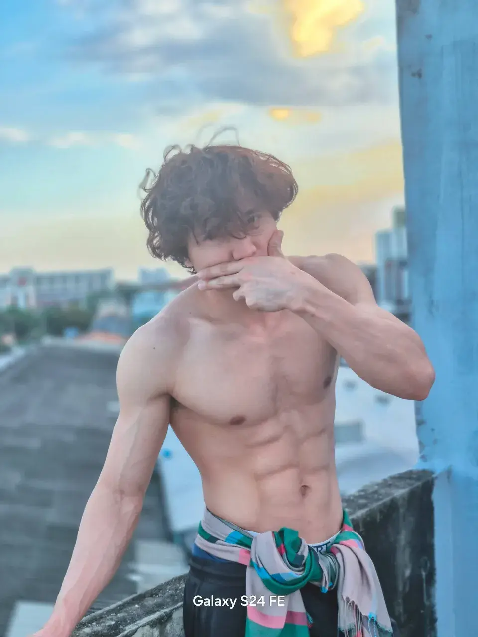 หนุ่มพม่า Saw Eh