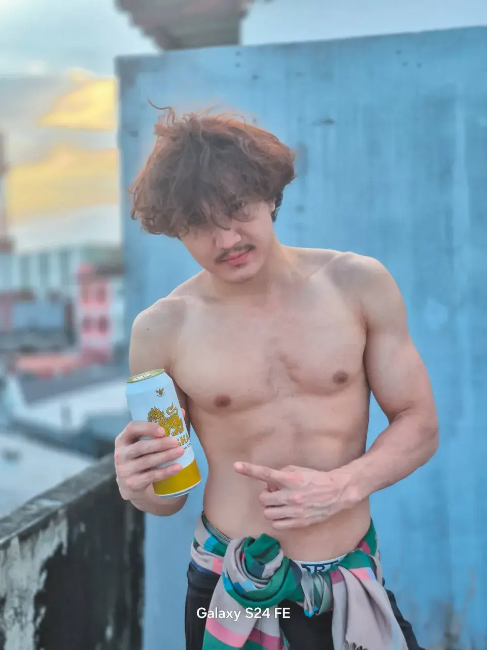 หนุ่มพม่า Saw Eh