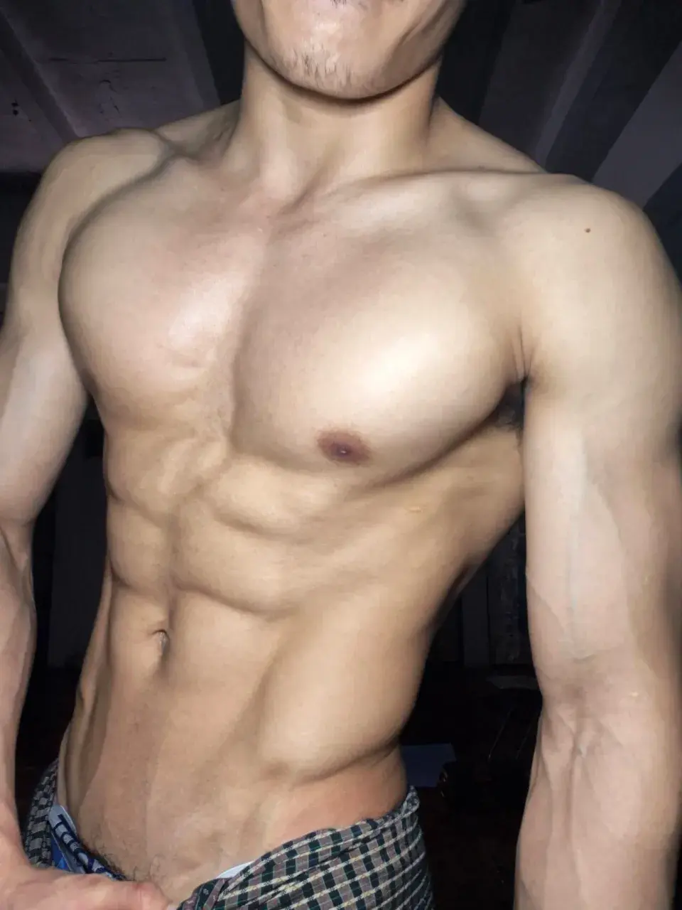 หนุ่มพม่า Saw Eh