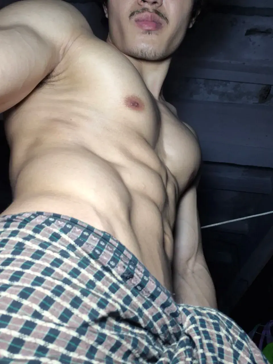 หนุ่มพม่า Saw Eh