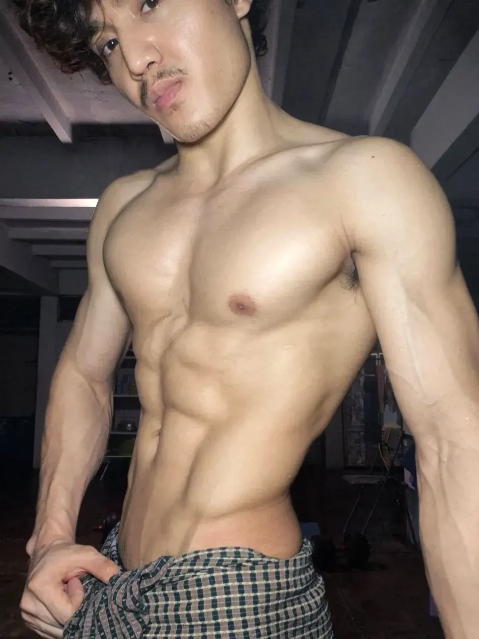 หนุ่มพม่า Saw Eh