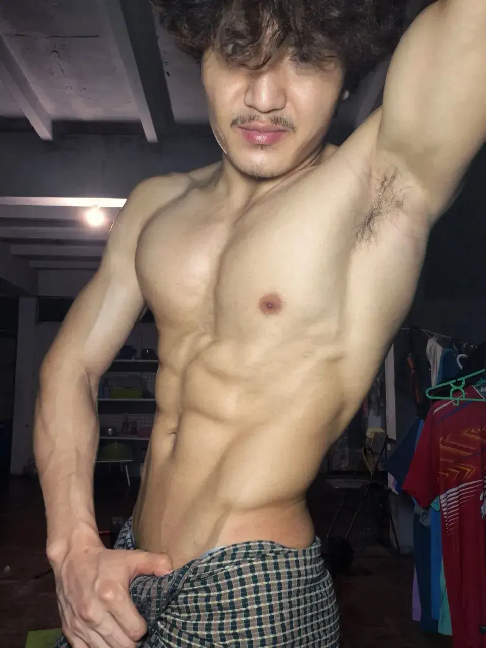 หนุ่มพม่า Saw Eh