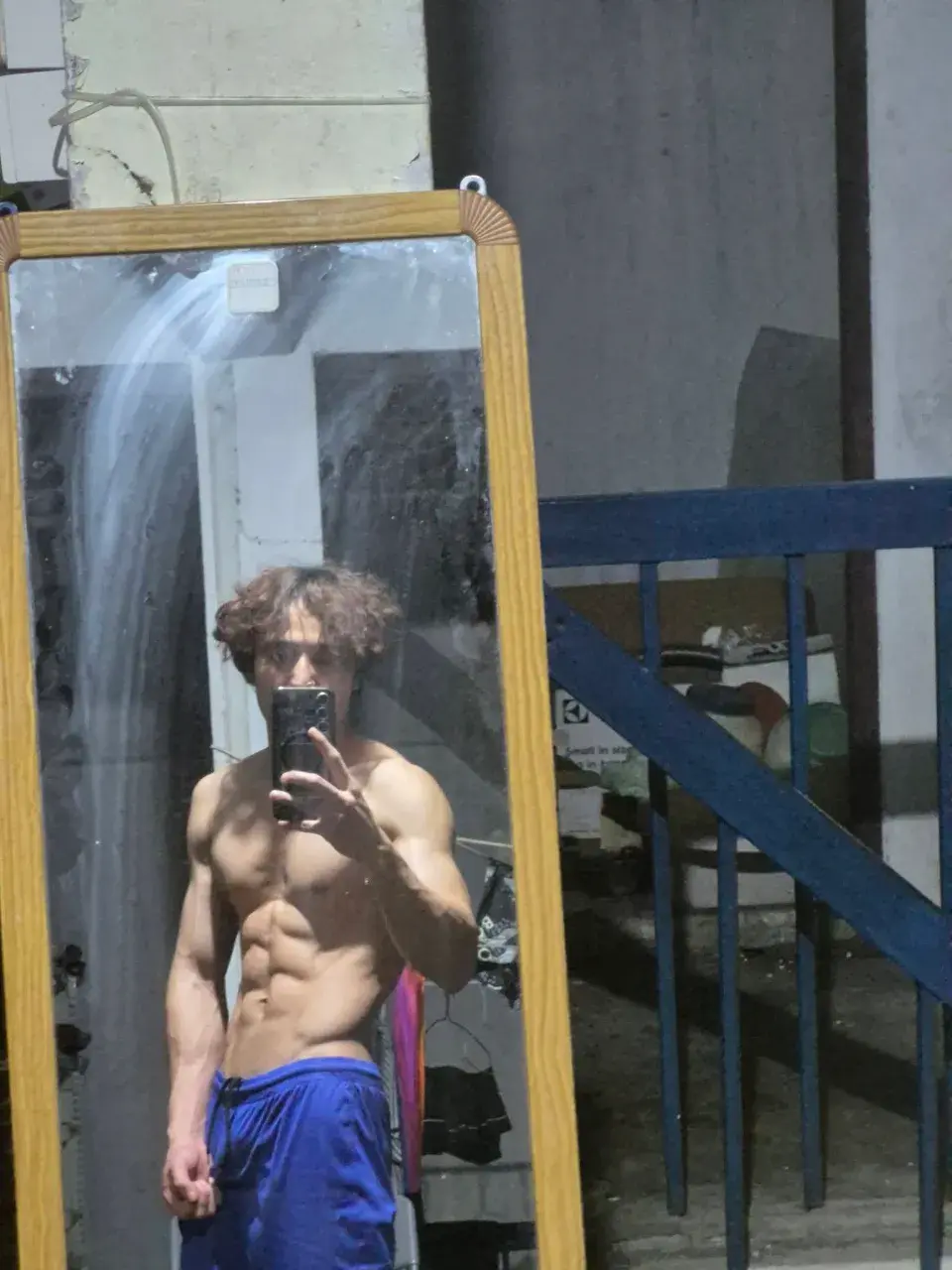 หนุ่มพม่า Saw Eh